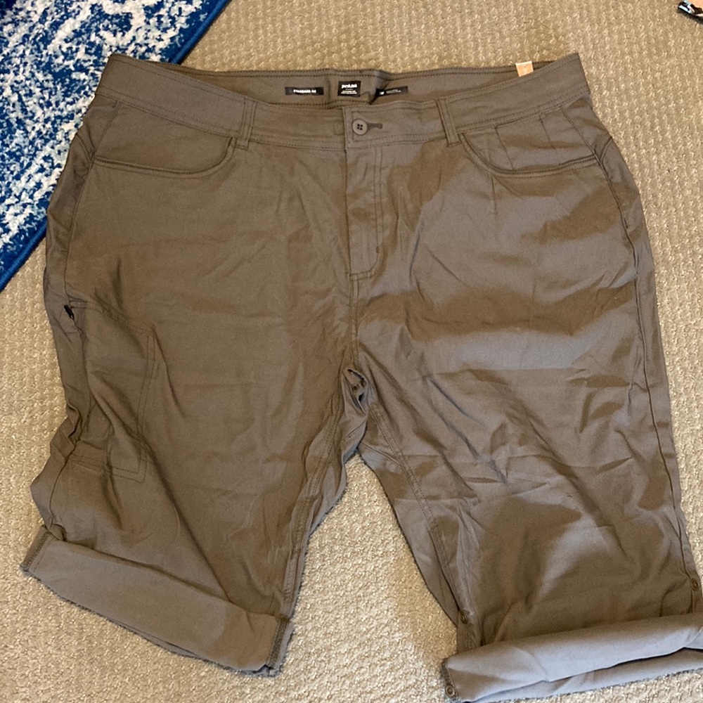 NWT PRANA HALLE CAPRI PLUS II SLATE GREEN SHORTS WOMEN